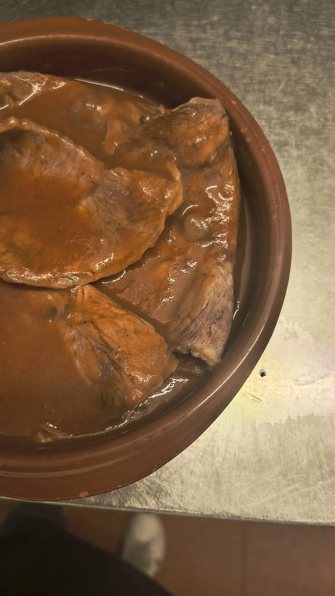 Carne in umido nel suo sugo, in un coccio Carne in umido nel suo sugo, in un coccio